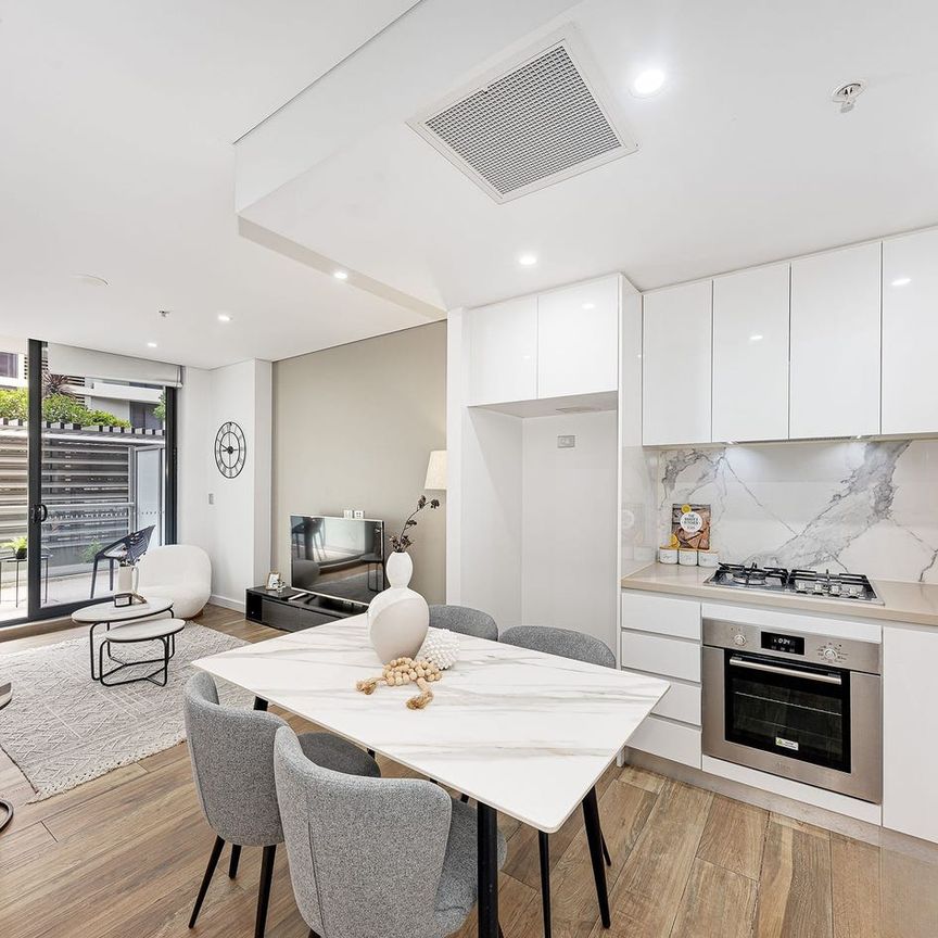 Modern Urban Living in the Heart of Mascot – Style, Convenience & Lifestyle Combined - Photo 1