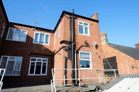 High Street, Rushden, NN10 - Photo 2