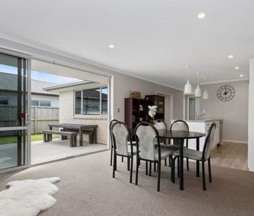 Lovely Four Bedroom Family Home - Papamoa - Photo 3