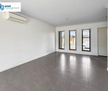 Modern & Low-Maintenance 2-Bedroom Townhouse in Prime Location - Photo 3