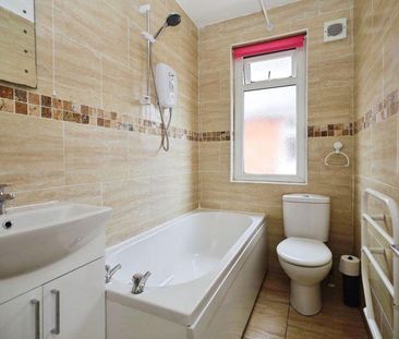 3 bedroom semi-detached house to rent - Photo 6