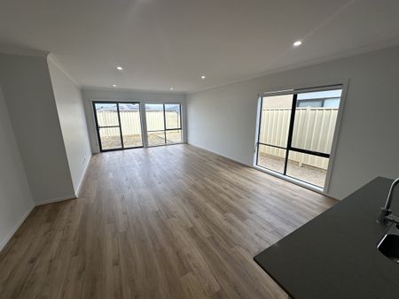 Unit 1 / 30 Woodstock Street, Shepparton VIC 3630 - Photo 4