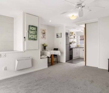 Easy Coastal Living – Home Near Everything - Photo 4