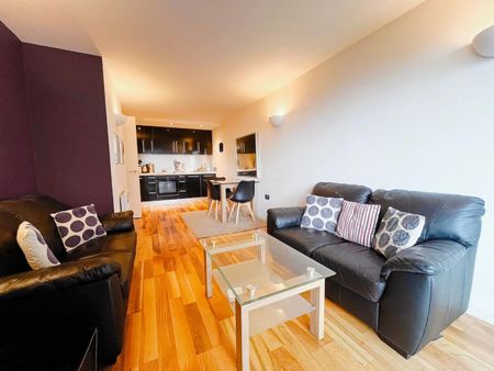2 bedroom Flat To Let - Photo 2