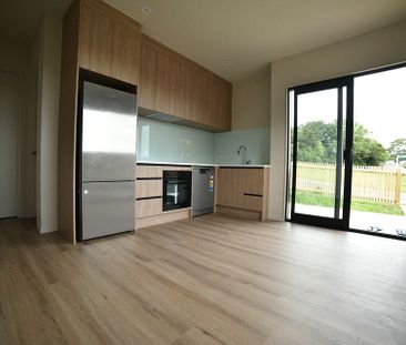 Brand New Modern 2BR Unit in Stanmore Bay! - Photo 3