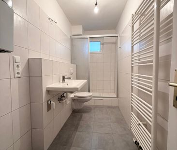 Frisch renovierte 2-Zi.-DG-Whg. mit modernem Tageslichtbad - Foto 1