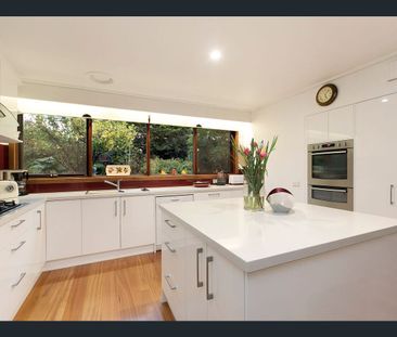 Fabulous Family Living – Three bedroom plus study home within Mount... - Photo 6