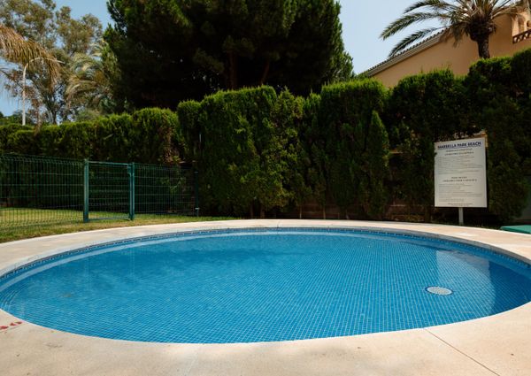 Apartment, close to beaches, restaurants and supermarkets, in urb. Marbella Park Beach, Elviria