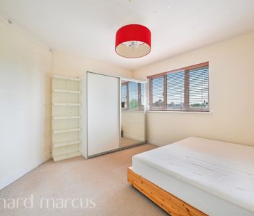 Chiltern Drive, SURBITON - Photo 2