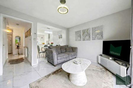 Goldrill Drive, New Southgate, N11 - Photo 2