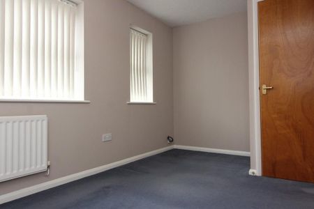 2 bedroom end of terrace house to rent - Photo 3