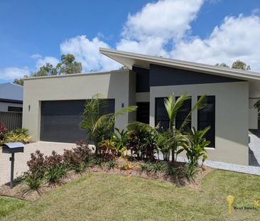 Fully Fenced & Pet Friendly Stylish & Spacious Home in the Northern... - Photo 6