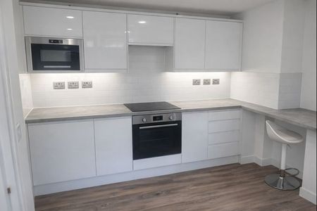 3 Bed Flat, Hampton Lane, BS6 - Photo 5