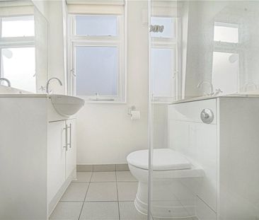A well presented one bedroom apartment located on the popular New Quebec Street, moments from a great selection of shops and restaurants, Oxford Street and Marylebone High Street. - Photo 6