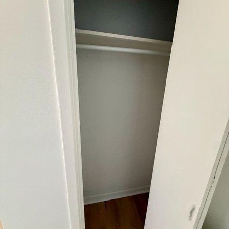 1 1/2 tout compris avec internet décembre - Photo 4