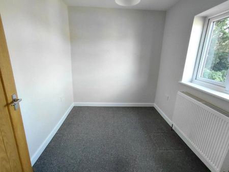 4 bedroom semi-detached house to rent - Photo 2