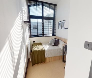 1 bedroom in a house share to rent - Photo 2