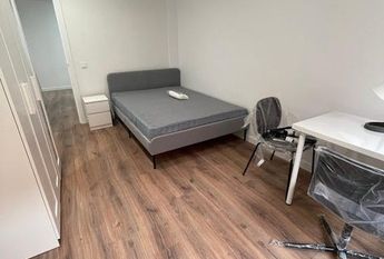 Plaça de Pep Ventura, Badalona, Catalonia 08912