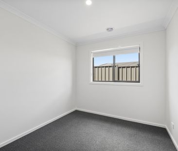 Stylish 4 Bedroom Home - Photo 2