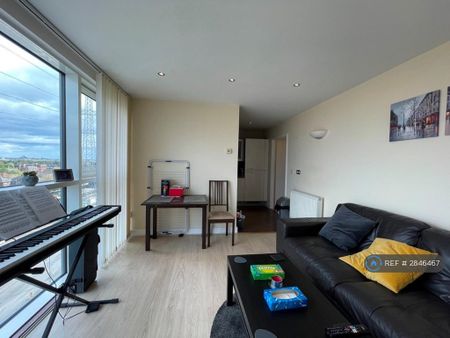 2 bedroom flat to rent - Photo 2