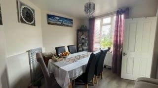 Lindsay Avenue - Photo 2