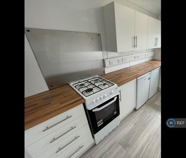 3 bedroom flat to rent - Photo 6