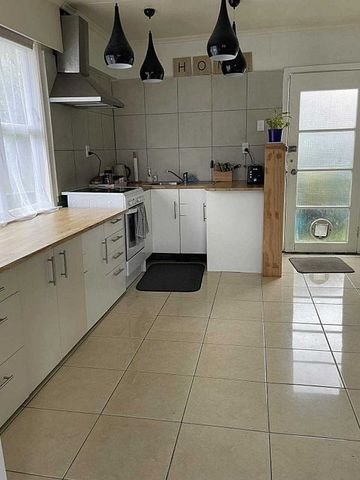 Newly renovated 2BR unit in Kingston! - Photo 2