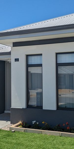 ROOMS In All FEMALE-HOUSEHOLD!! BRAND NEW FURNISHINGS!! - Photo 2