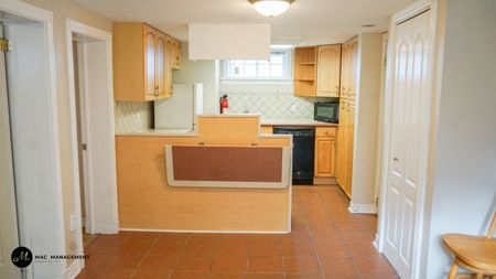 Lower Unit - Photo 5