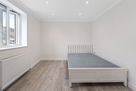 4 bedroom semi-detached house to rent - Photo 4