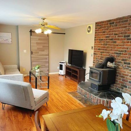 large private bedroom in shared house - Photo 3