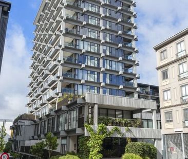 Brilliant location + NY feel - Photo 2