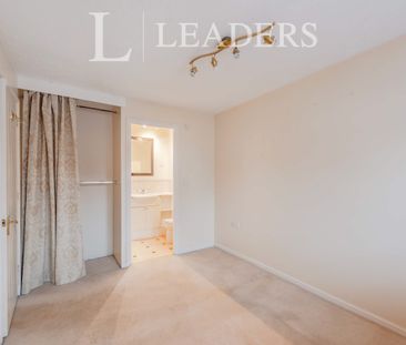 3 bedroom house to rent Abergavenny Gardens, Copthorne, Crawley, RH10 - Photo 2