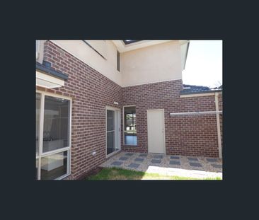 1/4 Florence Avenue, Clayton, Vic 3168 - Photo 1