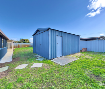 MODERN 3X1 HOME WITH LARGE WORKSHOP & SIDE ACCESS FOR BOAT OR CARAV... - Photo 3