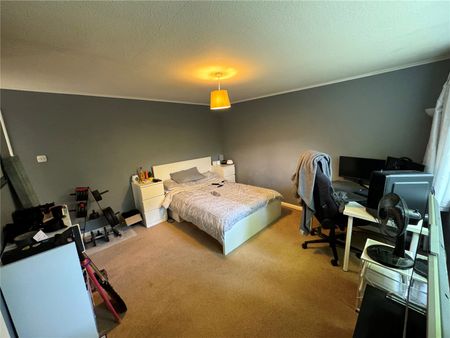 Spacious 2-Bedroom Flat in Kenley - Photo 4