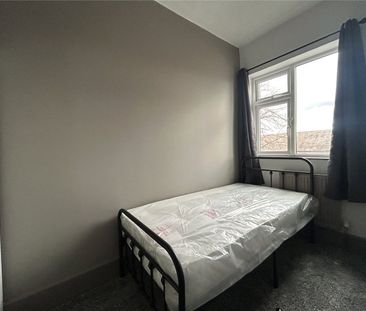 5 bedroom property to rent Cemetery Road, Normanton, West Yorkshire... - Photo 2