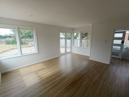 Ultimate Student Home! - Photo 3