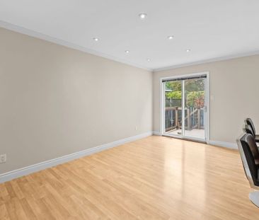 For Lease - 1008 Pinecrest Road, Britannia Heights - Queensway Terr... - Photo 3