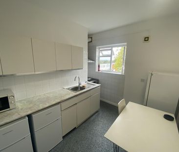 1 bedroom in a house share to rent - Photo 5