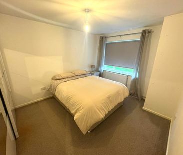 2 bedroom semi-detached bungalow to rent - Photo 2