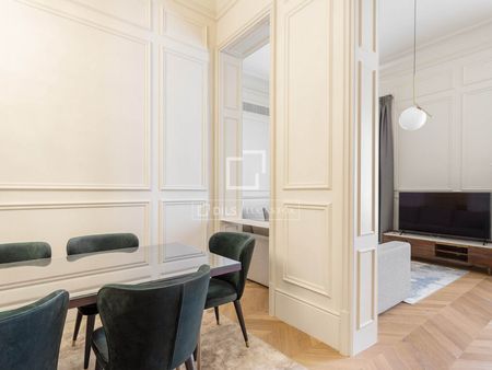 Excellent 3-bedroom apartment with 38 m² terrace for rent in Eixample Right - Photo 4