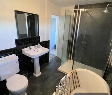 3 bedroom maisonette to rent - Photo 2