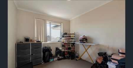 Discover the ultimate lock-up-and-leave lifestyle in this low-maintenance gem, with a cleverly designed floorplan that's perfect for effortless living - Photo 4