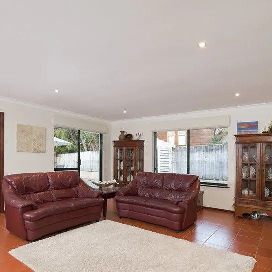 Family Home in Fantastic Location - Photo 1