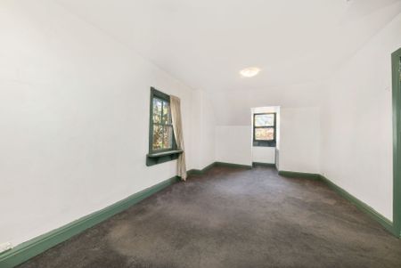 3 Bedroom Split Level House - Photo 2