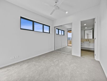 Stunning Apartment Only a Stones Throw to Everything! - Photo 2