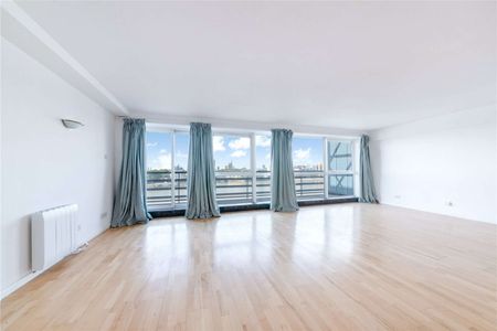 A two double bedroom duplex penthouse situated on the 6th and 7th floor of this charming gated riverside development located off Westferry Road. - Photo 5