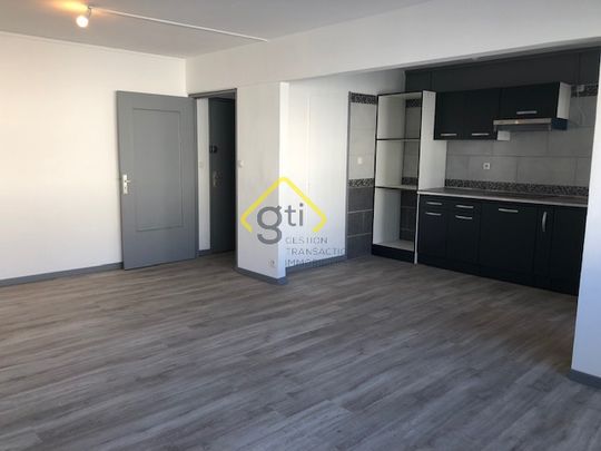Location Appartement 2 pièces 51m² STE CLOTILDE 97490 - Photo 1
