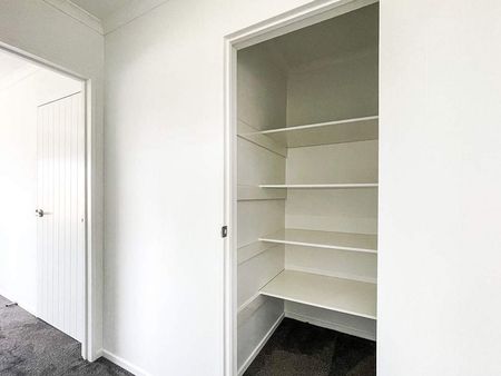 Near-New 3-Bed, 2-Bath Townhouse - Mt Roskill - Photo 2